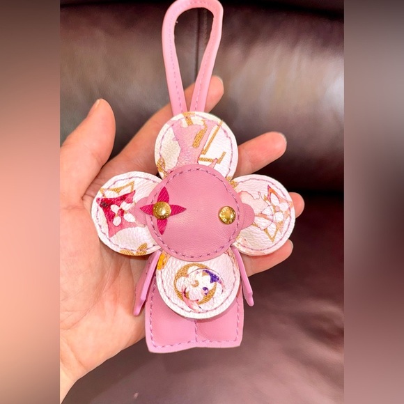 💖 Aquarelle Puffy Pink Watercolor Vivienne bag charm Keychain Accessory - Picture 4 of 16